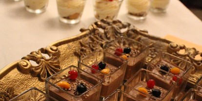 Hochzeit - Preisniveau: hochpreisig - Deutschland - Dessertbuffet - Romantische Scheune
