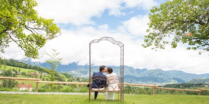 Hochzeit - Umgebung: im Park - Österreich - Rosenbogen - Aussicht von vor der Villa - Villa Bergzauber