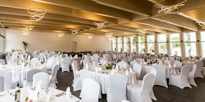 Hochzeit - Umgebung: im Park - Festsaal - Bankettbestuhlung für 200 Gäste - Villa Bergzauber