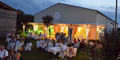 Hochzeit - nächstes Hotel - Burgenland - Eigener Gartenbereich mit komplett zu öffnender Gartenfront - Probuskeller Döller 