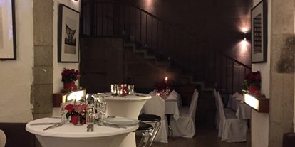 Hochzeit - externes Catering - Haan - Barbereich mit Stehtischen - 1460 Veranstaltungsraum