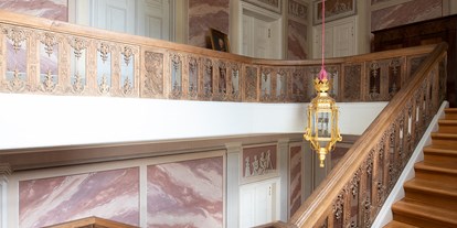 Hochzeit - Art der Location: Eventlocation - Berlin - Treppenaufgang - Schloss Friedrichsfelde