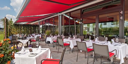 Hochzeit - Umgebung: am Fluss - Münchner Umland - Unser Außenbereich mit Garten eignet sich im Sommer hervorragend für Empfänge und besondere Barbeques. - ESSENCE Restaurant & Lounge