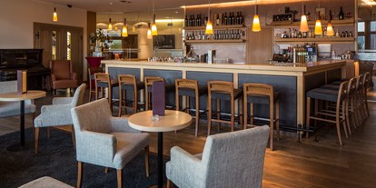 Hochzeit - Art der Location: Hotel - Hellmonsödt - An der Bar kann bis in die Morgenstunden gefeiert werden. - Falkensteiner Hotel & SPA Bad Leonfelden