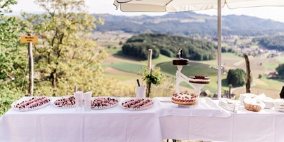 Hochzeit - Art der Location: Hotel - Eibiswald - Sweettable, Kuchen und Kaffee am Nachmittag mit Weitblick auf das Weingut Harkamp. - Weingartenhotel Harkamp
