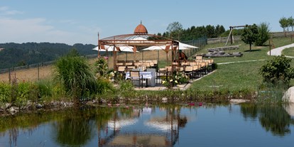 Hochzeit - Feldkirchen an der Donau - Das Hoamat bietet eine Trauung im Freien - direkt am See. - Hoamat - Essen Feiern Schlafen