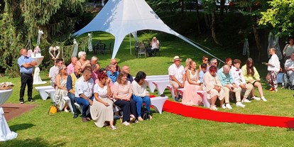 Hochzeit - Preisniveau: günstig - Eifel - Freie Trauung im großen Garten - Wald Villa Üssbach