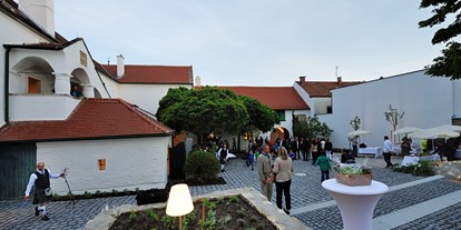 Hochzeit - Garten - Neusiedler See - Das Martinsschlössl verbindet einen historischen Edelhof mit modernen Zubauten zu einem modernen Veranstaltungszentrum für Hochzeiten und andere Events.  - Martinsschlössl Donnerskirchen