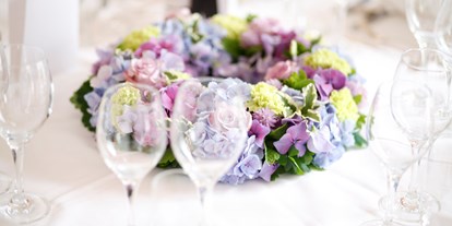 Hochzeit - Art der Location: privates Anwesen - Eine von vielen Möglichkeiten Ihre Hochzeit mit Blumen zu gestalten - Hochzeitslocation - Hotel - Eventrestaurant - Pedros