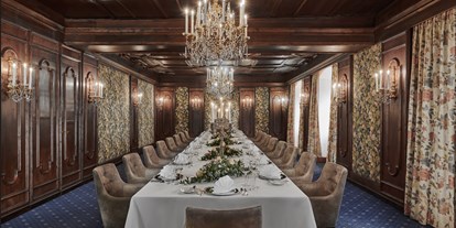 Hochzeit - nächstes Hotel - Tirol - Historischer Gobelinsaal festlich gedeckt - Lebenberg Schlosshotel Kitzbühel