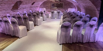 Hochzeit - Umgebung: in einer Stadt - Wien - WETTERFEST - Trauung im exklusiven Gewölbe  - Das Chadim