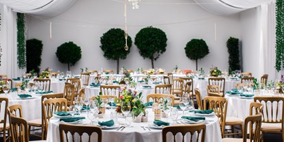 Hochzeit - Garten - Das Festzelt individuell dekoriert - Das Chadim