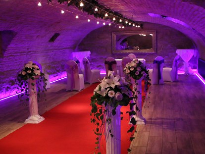 Hochzeit - Festzelt - Zeremonie im Gewölbe - Das Chadim