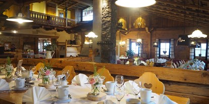 Hochzeit - Art der Location: Hotel - Salzburg - Die Winkleralm eingedeckt für den Nachmittagscafe - Die Almen - Saalbach Hinterglemm 