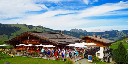 Hochzeit - Art der Location: Gasthaus - Pinzgau - Tanzen auf Terasse - Die Almen - Saalbach Hinterglemm 