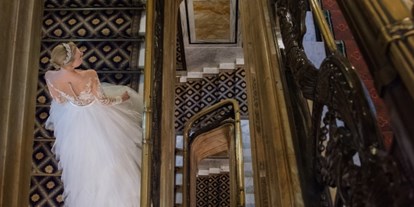 Hochzeit - nächstes Hotel - Donauraum - (c) Maria Tsakiri, Kleid: Niely Hoetsch und Solaine Piccoli - Hotel Bristol Vienna