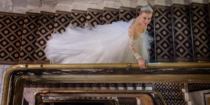Hochzeit - Geeignet für: Gala, Tanzabend und Bälle - Wien Penzing - (c) Maria Tsakiri, Kleid: Niely Hoetsch und Solaine Piccoli - Hotel Bristol Vienna