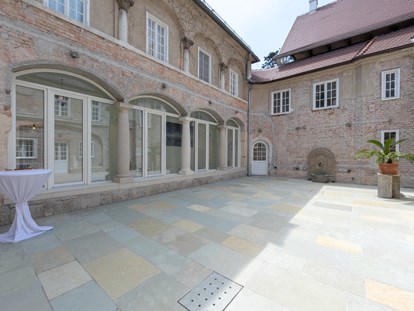 Hochzeit - Art der Location: im Freien - Der Innenhof - Schloss Schönau