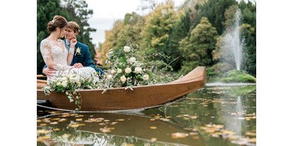Hochzeit - Art der Location: im Freien - Niederösterreich - Traumhafte Hochzeitsfotos im romantischen Boot... - Schloss Schönau