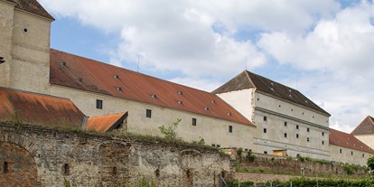 Hochzeit - Art der Location: Schloss - Wien Hietzing - Außenansicht Schloss Neugebäude - Schloss Neugebäude
