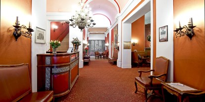 Hochzeit - Umgebung: in einer Stadt - Schwechat - Hotelhalle I - Hotel Regina Wien