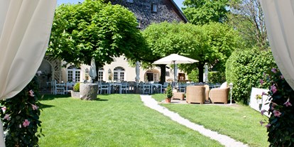 Hochzeit - Ladestation für Elektroautos - Hallein - Der Gastgarten des Schlosswirt zu Anif für freie Trauungen. - ****Hotel Schlosswirt zu Anif