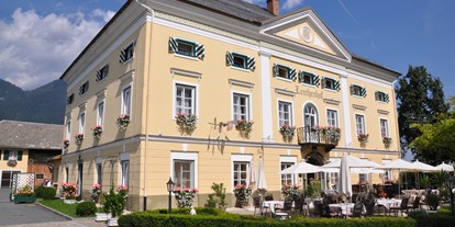 Hochzeit - Parkplatz: kostenlos - Lieserhofen - Außenansicht  - Schloss Hotel Lerchenhof