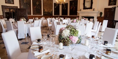 Hochzeit - barrierefreie Location - Graz - Dinner im neuen Rittersaal mit offenem Kamin by Lichtbildnerei - Gartenschloss Herberstein