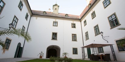 Hochzeit - Kirche - Wien Donaustadt - Schloss Raggendorf Innenhof 238 m² - Schloss Raggendorf