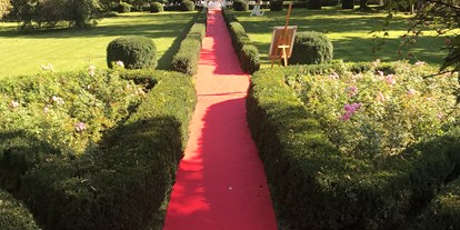 Hochzeit - Art der Location: Villa - Red carpet - Schloss Mühldorf