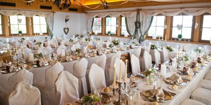 Hochzeit - interne Bewirtung - Ferlach - Hochzeitstafel für ca. 100 Personen im großen Saal E-Form - Gipfelhaus Magdalensberg