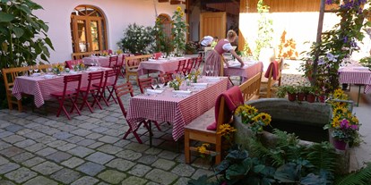 Hochzeit - Umgebung: in Weingärten - Salzkammergut - wunderschöner Innenhof - Michlhof zu Haitzing, nähe Laakirchen