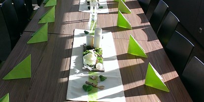 Hochzeit - externes Catering - Elsbethen - Dekorationsvariante im Salon unter Deck - Mondsee Schifffahrt Hemetsberger