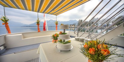 Hochzeit - Umgebung: in den Bergen - Faistenau - Catering an Bord - die Hochzeitstorte - Mondsee Schifffahrt Hemetsberger