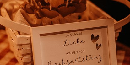 Hochzeit - Art der Location: Hotel - Tirol - Am Almstadl in Gerlos findet ihr Liebe fürs Detail. - Almstadl - Winterhochzeit am Berg