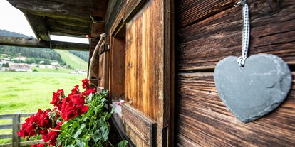 Hochzeit - Weinkeller - Salzburg - die almhütte im garten für die outdoor zeremonie oder als foto point - Haus Deutinger - micro wedding