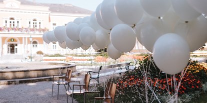 Hochzeit - Trauung im Freien - Bezirk Steyr-Land - Blick auf das Alte Badhaus - Kursaal und Gästezentrum Bad Hall