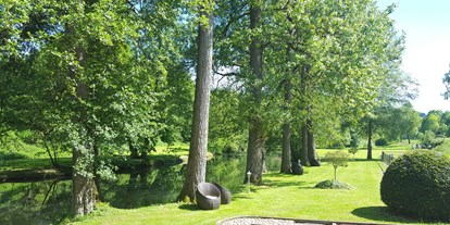 Hochzeit - Umgebung: im Park - Deutschland - Gartenanlage am Fluss Nagold  - Landhotel Pfrondorfer Mühle GmbH & CO. KG 