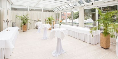 Hochzeit - Hochzeits-Stil: Modern - Hildesheim - Wintergarten als Empfang und Buffet - Parkhotel Bilm**** im Glück am Stadtrand Hannovers