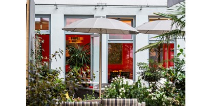 Hochzeit - Art der Location: im Freien - Brandenburg Süd - Grosse und grüne Gartenterrasse - Kaffeehaus Mila