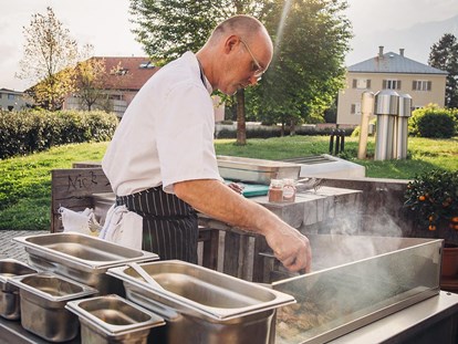 Hochzeit - Art der Location: Hotel - Tirol - Genießen Sie die herrliche Aussicht, während Sie auf Ihr Steak warten.
Foto © blitzkneisser.com - Parkhotel Hall