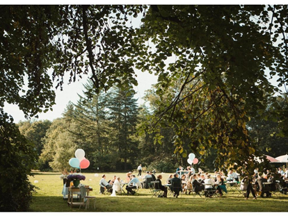 Hochzeit - Umgebung: im Park - Nuthe-Urstromtal - Gartenhochzeit im Schlosspark - Schloss Stülpe