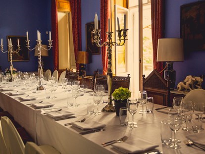 Hochzeit - Art der Location: privates Anwesen - Große Tafel im Blauen Salon. - Schloss Stülpe