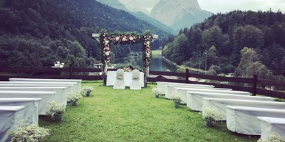 Hochzeit - Art der Location: Restaurant - Bayern - Trauung auf der Bergwiese am Riessersee in Garmisch-Partenkirchen - Riessersee Hotel Garmisch-Partenkirchen