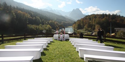 Hochzeit - Art der Location: Hotel - Seefeld in Tirol - Trauung unter freiem Himmel auf der Bergwiese in Garmisch-Partenkirchen - Riessersee Hotel Garmisch-Partenkirchen