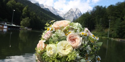 Hochzeit - Wickeltisch - Telfs - Hochzeit am See in den Bergen von Garmisch-Partenkirchen - Riessersee Hotel Garmisch-Partenkirchen