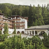 Hochzeitslocation - Das  Hotel Waldhuus Davos überzeugt mit einzigartiger Lage inmitten der Bündner Berge, direkt am 18-Loch-Golfplatz und inmitten der Langlaufloipe. - Hotel Waldhuus Davos