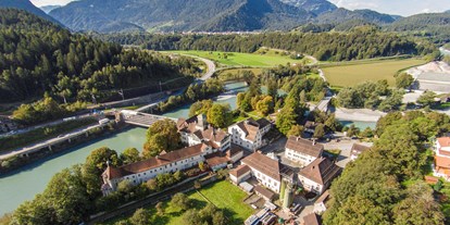 Hochzeit - Geeignet für: Eventlocation - Schweiz - Vogelperspektive von Reichenau am Zusammenfluss von Hinter- und Vorderrhein - Event Schloss Reichenau