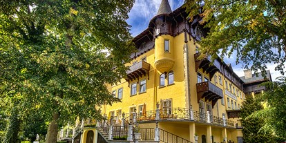 Hochzeit - Herbsthochzeit - Lanzenkirchen - Außenansicht  - Hotel Marienhof