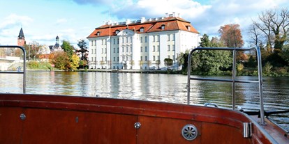 Hochzeit - Umgebung: am See - Brandenburg Süd - Stilvolle Ausfahrt auf historischer Dinneryacht